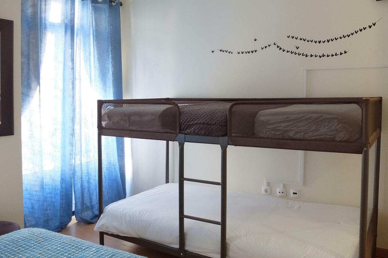Family House Hostel Авиеро Екстериор снимка