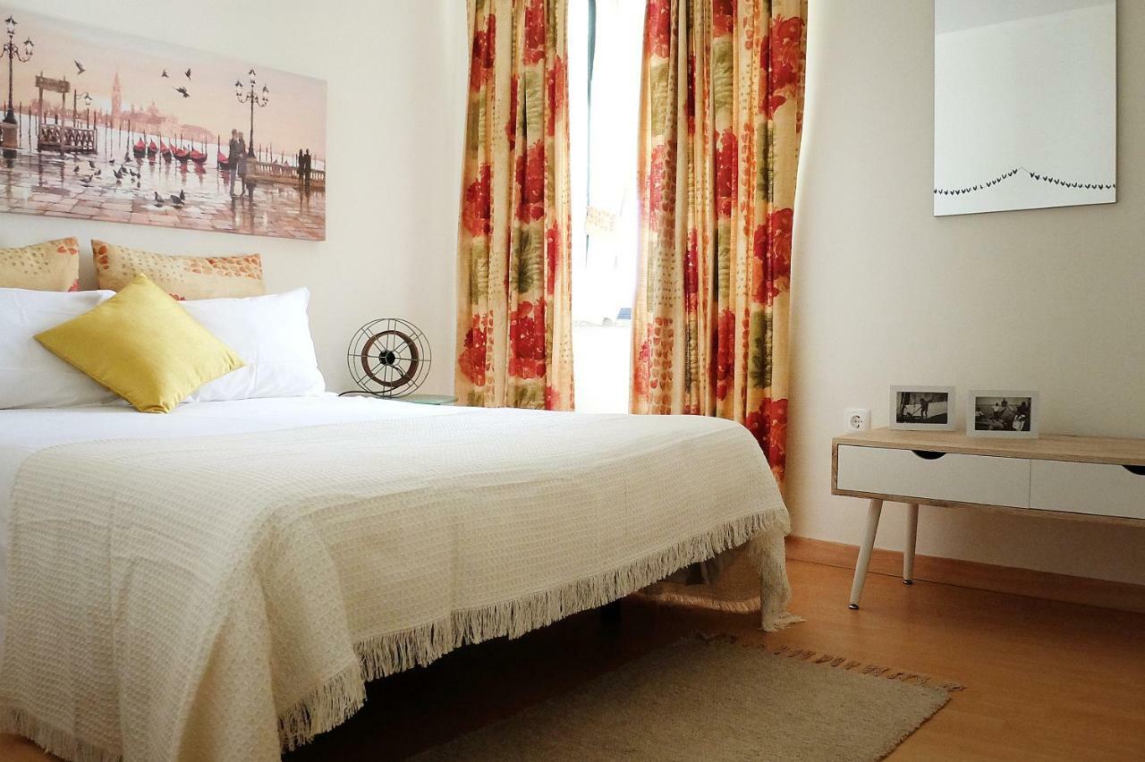 Family House Hostel Авиеро Екстериор снимка