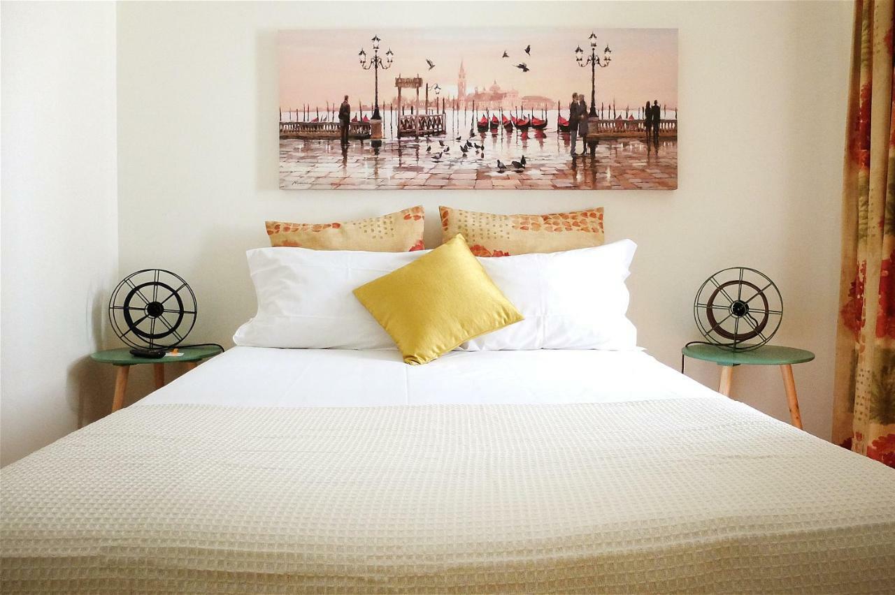 Family House Hostel Авиеро Екстериор снимка
